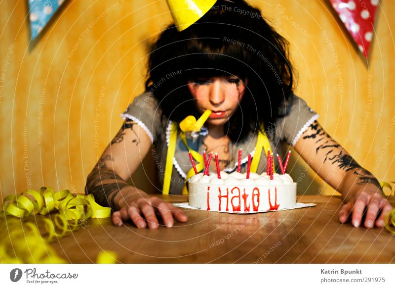 i Hate u Kuchen Geburtstag Kerze Partyhut Tröte Mensch feminin Junge Frau Jugendliche 1 18-30 Jahre Erwachsene Tattoo Feste & Feiern Traurigkeit außergewöhnlich