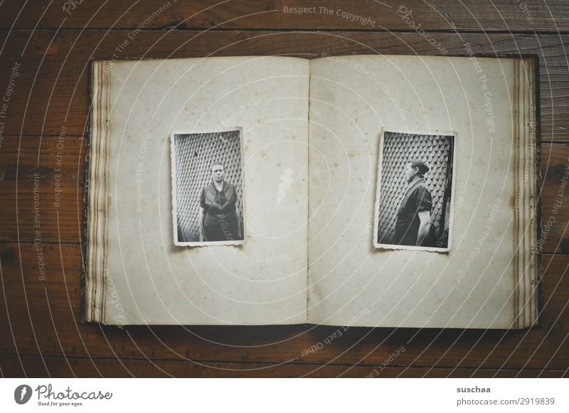 2 alte analoge fotografien einer älteren dame (von vorne und von der seite) Fotografie Fotografieren Erinnerung Nostalgie Trauer Familienalbum Vergangenheit