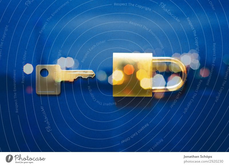 Schloss und Schlüssel als Symbol für Datenschutz Datenträger Datenübertragung dsgvo verschlüsselt Europa Gesetze und Verordnungen Kennwort Privatsphäre