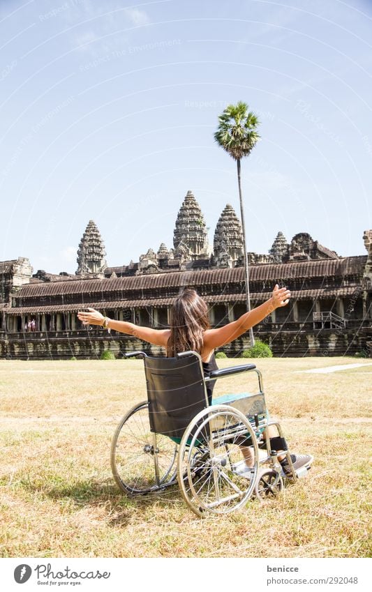 Rollstuhlreise zum Angkor Wat Frau Mensch Behinderte Ferien & Urlaub & Reisen Reisefotografie Wunde sitzen Asien Mobilität Kambodscha Weltreise