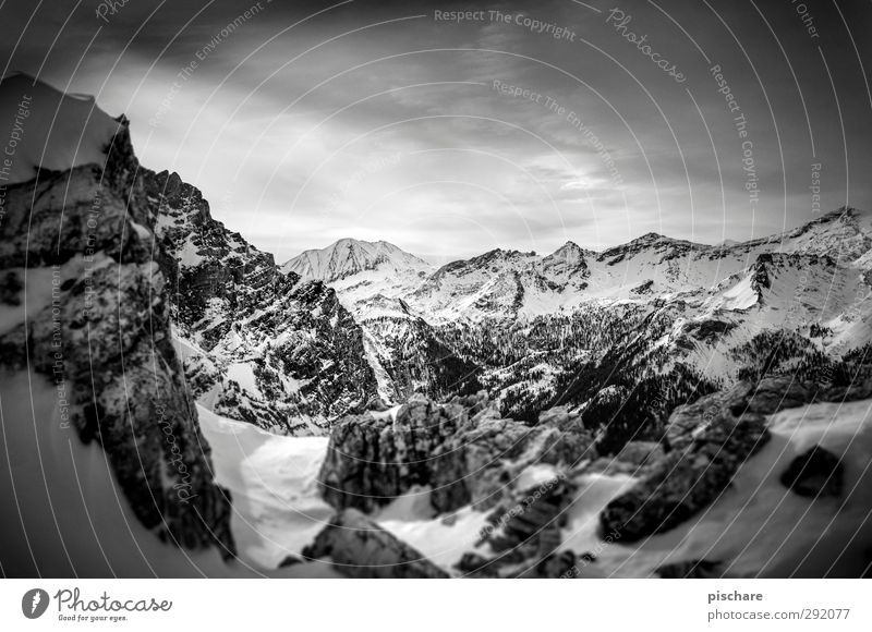 Salzburger Land Landschaft Wolken Winter Schnee Berge u. Gebirge Schneebedeckte Gipfel dunkel eckig Abenteuer Schwarzweißfoto Außenaufnahme Tag Kontrast