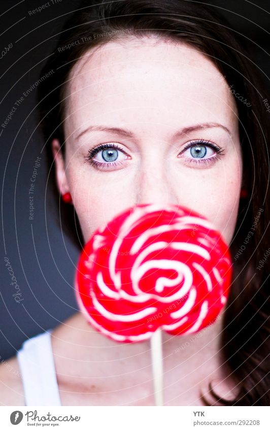 Lollipop Lebensmittel Süßwaren Ernährung Mensch feminin Junge Frau Jugendliche Erwachsene Kindheit Kopf Haare & Frisuren Gesicht Auge 1 18-30 Jahre Völlerei