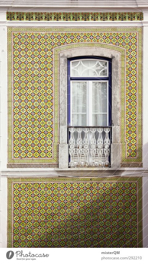 hoch gekachelt. Kunst ästhetisch Fassade Mauer Fliesen u. Kacheln Muster Symmetrie viele Autofenster altmodisch Portugal Lissabon grün außergewöhnlich Stil