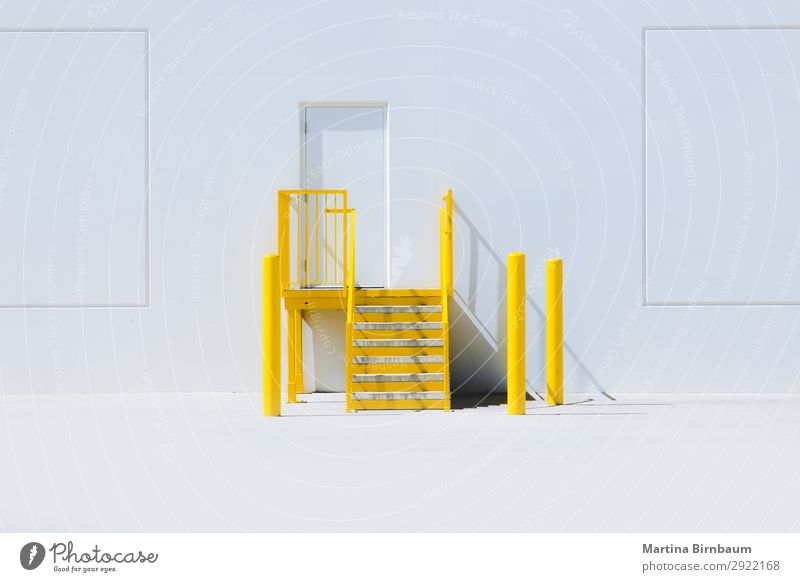 Yellow staircase with an entrance door and a white wall Design Amerika Industrieanlage Mauer Wand Fröhlichkeit frisch gelb stairs steps Hintergrundbild safety