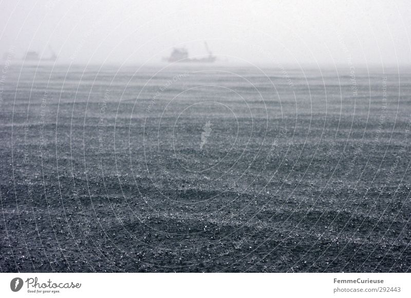 Heavy seas (II). Umwelt Natur Wasser Wassertropfen Klima Wetter schlechtes Wetter Unwetter Wind Regen Wellen Küste Sorge Ferne Meer See Meerwasser