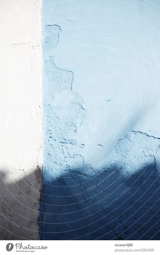 Blue Shadows. Kunst ästhetisch Fassade Wand blau mediterran Symmetrie weiß Dachrinne Wellblech Farbfoto Gedeckte Farben Außenaufnahme Experiment abstrakt Muster