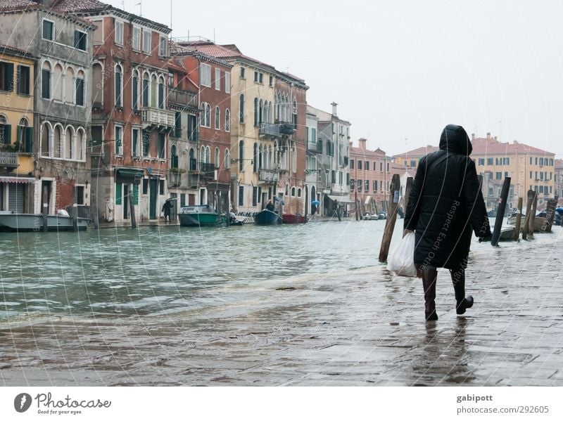 Und der Regen Regen Regen fiel... Venedig Hafenstadt Altstadt Haus Gebäude Kanal kalt nass trist Landkreis Regen Hochwasser grau Farbfoto Gedeckte Farben