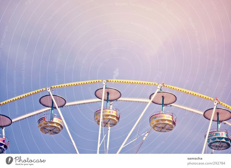 Jahrmarkt Stadtzentrum gebrauchen Bewegung drehen fahren fliegen frei groß hoch oben rund Riesenrad Feste & Feiern aufwärts Blick nach oben abwärts