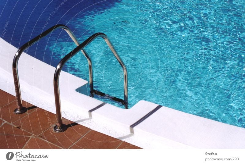Pooldays#1 Schwimmbad Ferien & Urlaub & Reisen Club Dia Bikini Badeanzug Bar Wasser blau Leiter water swimming