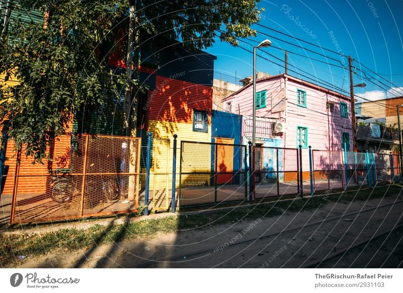 La Boca Stadt blau mehrfarbig gelb violett orange rot weiß Haus Stadtteil Tourismus Himmel Argentinien Buenos Aires Farbfoto Außenaufnahme Menschenleer Abend