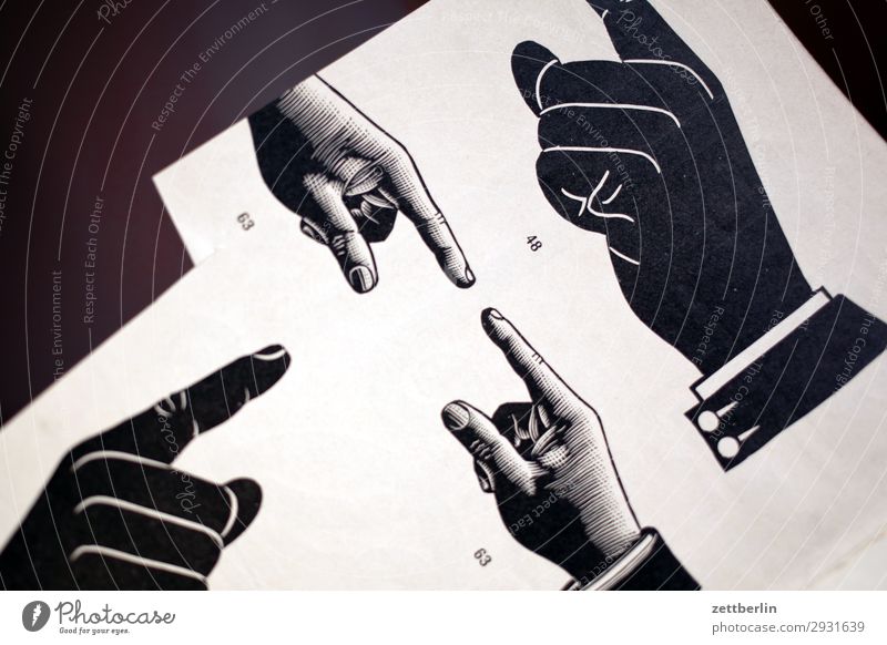 Zeigefinger Hand Finger zeigen Orientierung Suche Navigation Widerspruch Richtung Wegweiser antik Bleisatzkasten Druck Druckerei Designer gestalten