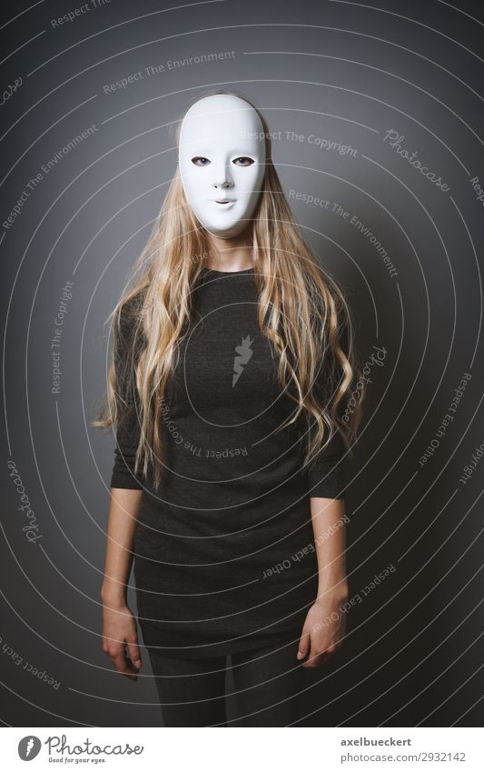 mysteriöse Frau mit Maske Karneval Halloween Mensch feminin Junge Frau Jugendliche Erwachsene 1 18-30 Jahre Theaterschauspiel Schauspieler blond langhaarig