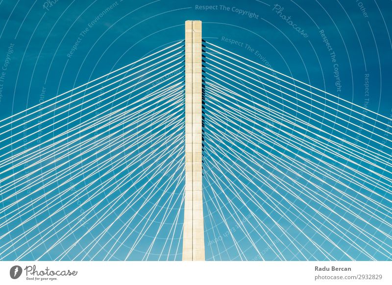 Architektonische Details der 25 de Abril Brücke (25. April Brücke) in Lissabon Portugal Strukturen & Formen Verkehr PKW rot abrupt Aussicht Fluss Architektur