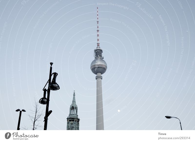 Berlin, Berlin Wolkenloser Himmel Hauptstadt Kirche Sehenswürdigkeit Wahrzeichen außergewöhnlich gigantisch blau schwarz Alexanderplatz Berliner Fernsehturm