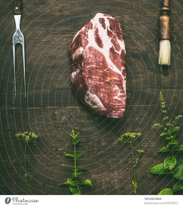 Rohes Rinder Steak mit frischen Kräutern Lebensmittel Fleisch Kräuter & Gewürze Ernährung Bioprodukte kaufen Stil Restaurant Grill Design Hintergrundbild