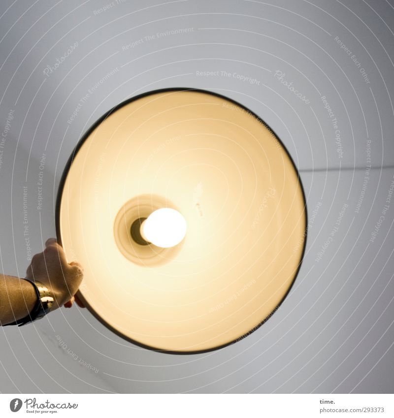 Scheinwerferin Lampe Uhr Raum Zimmerdecke Technik & Technologie Elektrizität Lampenschirm Lampenlicht Deckenlampe Glühbirne Hand leuchten heiß hell rund Design