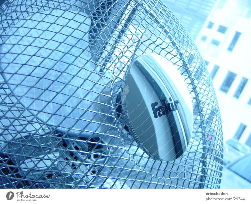 Ventilator hell-blau rund Gitter Gitternetz Luft Elektrisches Gerät Technik & Technologie Luftquirl Bewegung Drehung