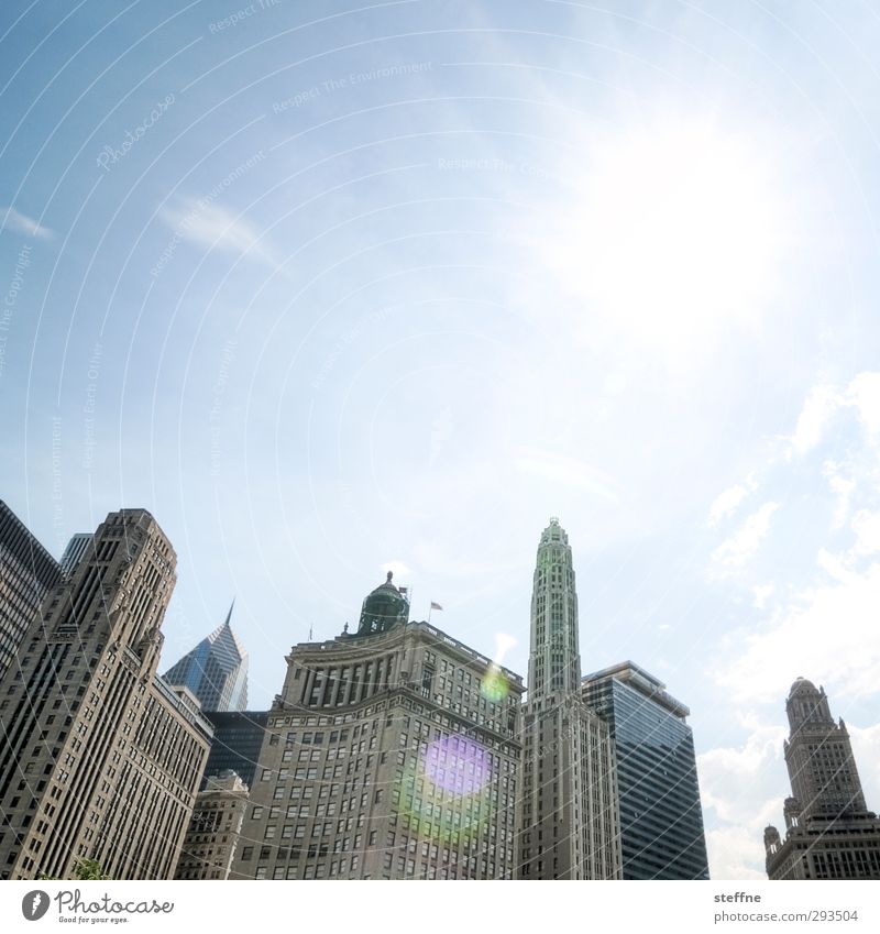 Gotham City bei Tag Wolkenloser Himmel Sonnenlicht Schönes Wetter Chicago USA Stadt Stadtzentrum Skyline überbevölkert Hochhaus ästhetisch batman dark knight