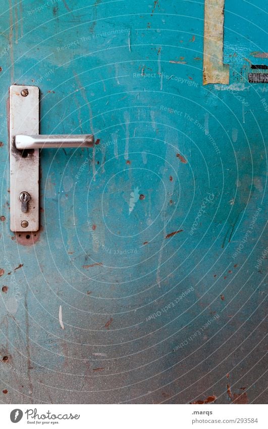Backdoor Tür Zeichen alt dreckig blau türkis Farbe geschlossen Türschloss Metall Sicherheit geheimnisvoll Eingang Ausgang Hintertür Farbfoto Außenaufnahme