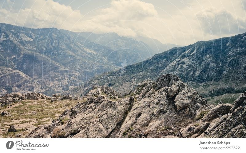 Korsika XXXI Abenteuer Ferne Freiheit Sommer Umwelt Natur Landschaft Berge u. Gebirge ästhetisch Felsen wandern Klettern steinig Wolken Himmel Horizont Aussicht
