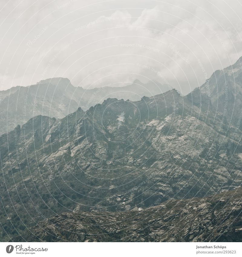 Korsika XXXII Abenteuer Ferne Umwelt Natur Landschaft ästhetisch Felsen wandern Klettern steinig Wolken Himmel Horizont Aussicht Wanderausflug Stein grau kahl
