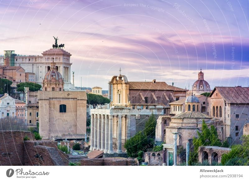 Rom Stadtzentrum in der Dämmerung des Sonnenuntergangs Menschenleer Aussicht Abenddämmerung Himmel Wolken Sehenswürdigkeit Altstadt Italien Großstadt Frühling
