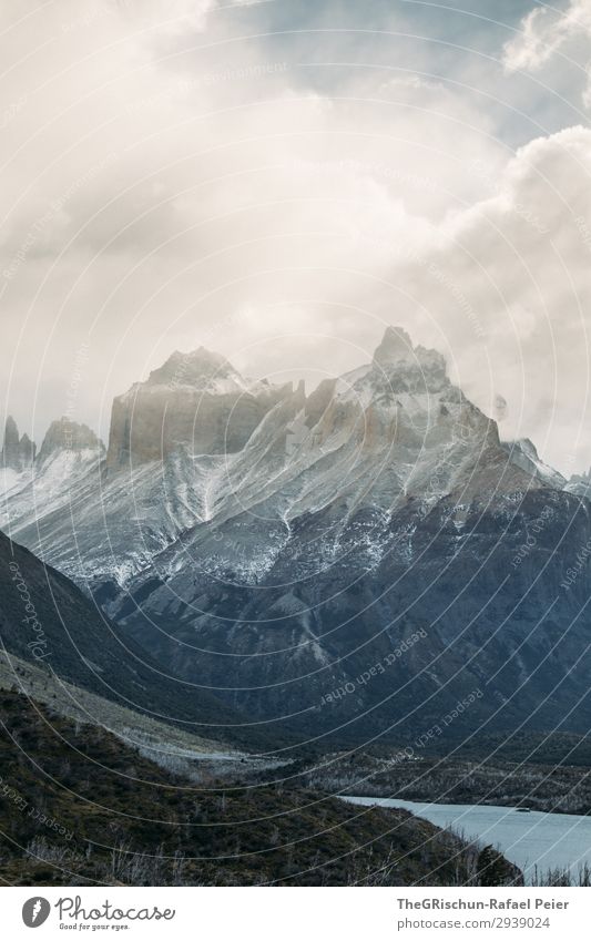 Torres del Paine - NP Umwelt Natur Landschaft blau braun grau Berge u. Gebirge See Patagonien Wetter Wolken Leidenschaft Schnee Chile Torres del Paine NP