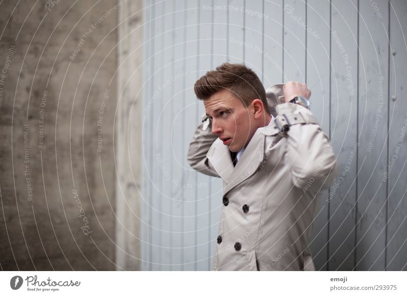 time goes by maskulin Junger Mann Jugendliche 1 Mensch 18-30 Jahre Erwachsene Mode Jacke Mantel kurzhaarig trendy Farbfoto Gedeckte Farben Außenaufnahme Tag