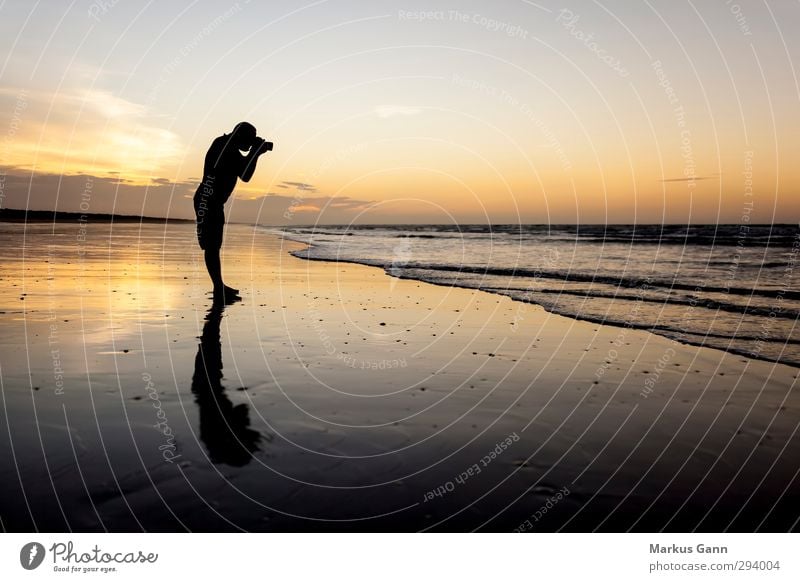 Fotograf Lifestyle Freizeit & Hobby Ferien & Urlaub & Reisen Sommer Strand Mensch maskulin Mann Erwachsene 1 45-60 Jahre Natur Landschaft Sand Wasser Himmel
