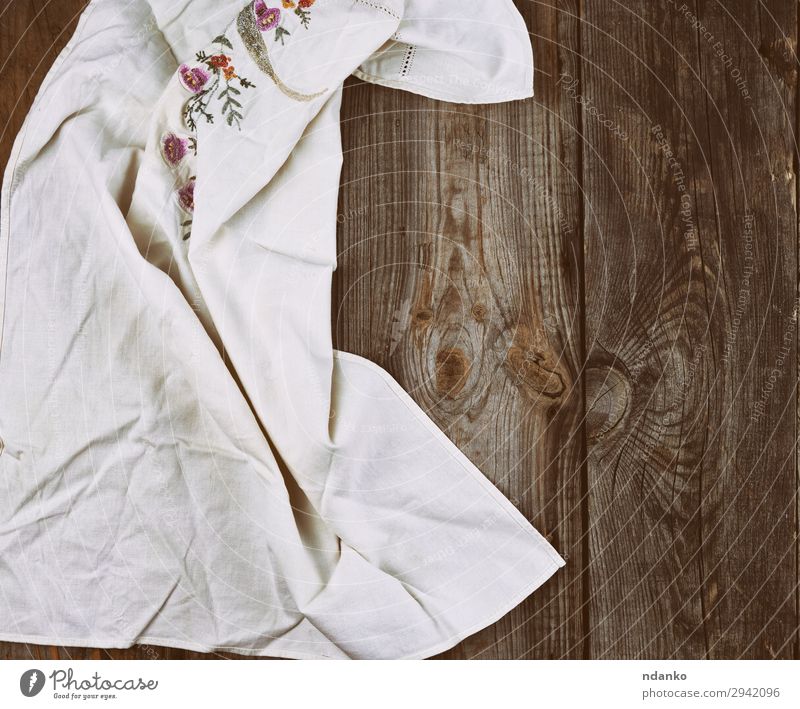 Textilgeschirrtuch auf Holzuntergrund Design Tisch Küche Stoff alt retro Sauberkeit weich grau weiß Textfreiraum Hintergrund blanko Leinwand Baumwolle Deckung