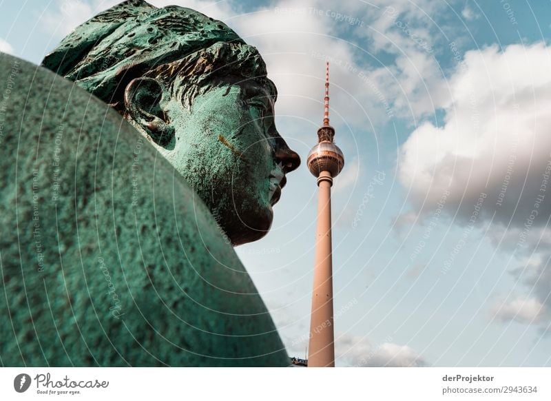 Neptunbrunnen mit Fernsehturm Berlin Ferien & Urlaub & Reisen Tourismus Ausflug Abenteuer Ferne Freiheit Sightseeing Städtereise Bauwerk Gebäude Architektur