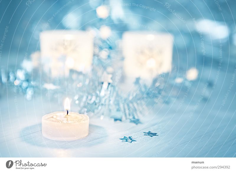 Kerzenlicht Feste & Feiern Weihnachten & Advent Zeichen Stern (Symbol) Weihnachtsdekoration Weihnachtsbeleuchtung blau weiß Farbfoto Innenaufnahme Nahaufnahme