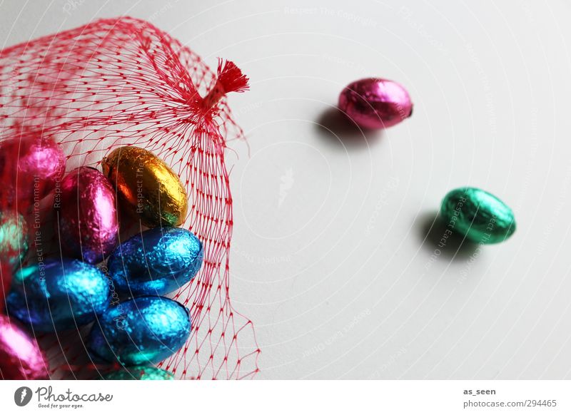 Im Netz Süßwaren Schokolade Essen Feste & Feiern Ostern Kindheit Verpackung Metall Netzwerk glänzend genießen leuchten ästhetisch blau mehrfarbig gold rosa rot