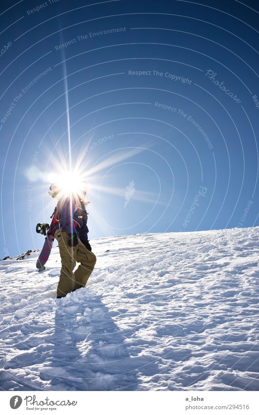 100 suns Lifestyle Sport Wintersport Snowboard Mensch maskulin Mann Erwachsene Umwelt Natur Urelemente Wolkenloser Himmel Sonne Sonnenlicht Schönes Wetter