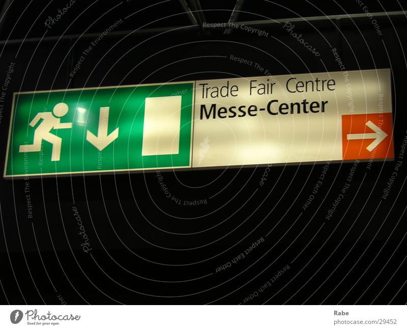 Messe Düsseldorf Notausgang Elektrisches Gerät Technik & Technologie Schilder & Markierungen Drupa Wegweiser Pfeil richtungweisend Hinweisschild