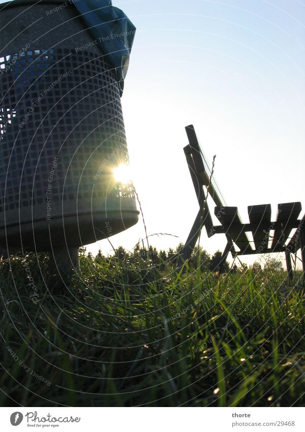 Sonne im Eimer Müllbehälter Deich Gras Gegenlicht Freizeit & Hobby Bank Himmel