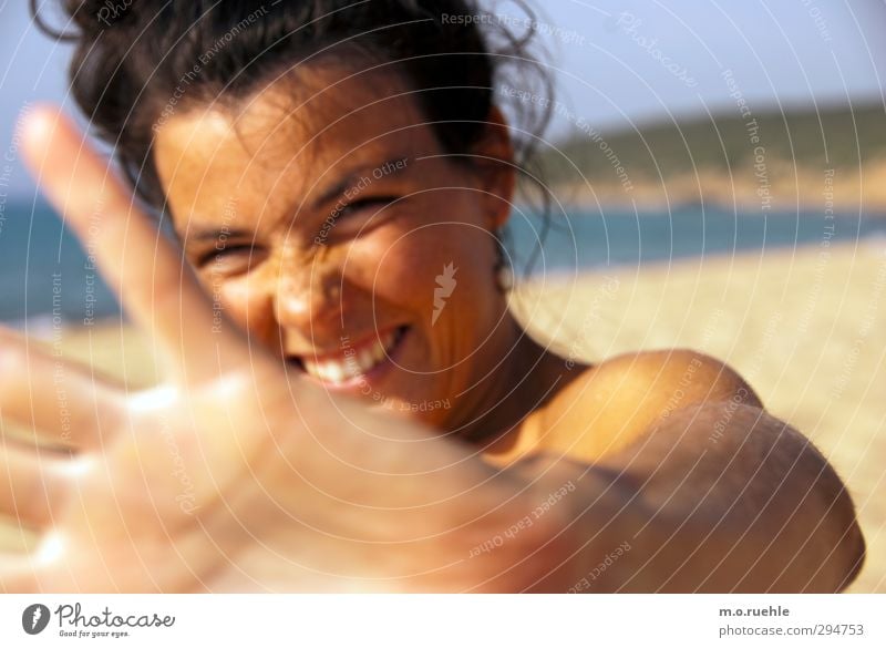 Dir ausgehändigt! Lifestyle Ferien & Urlaub & Reisen Ausflug Abenteuer Ferne Freiheit Sommer Sommerurlaub Sonne Sonnenbad Strand Meer Insel feminin Junge Frau