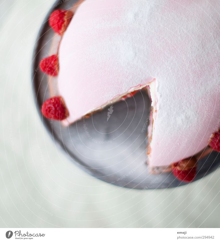 schon probiert? Dessert Süßwaren Torte Himbeeren Ernährung Teller lecker süß rosa Farbfoto Innenaufnahme Nahaufnahme Detailaufnahme Menschenleer