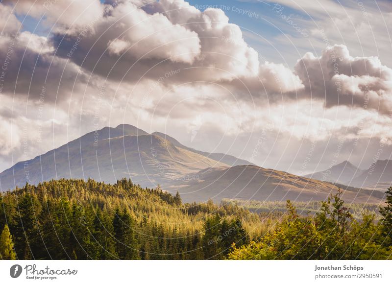 Berge am Glen Coe, Highlands, Schottland Umwelt Natur Landschaft Luft Himmel Wolken Sommer Wetter Schönes Wetter Wald Felsen Berge u. Gebirge Zufriedenheit