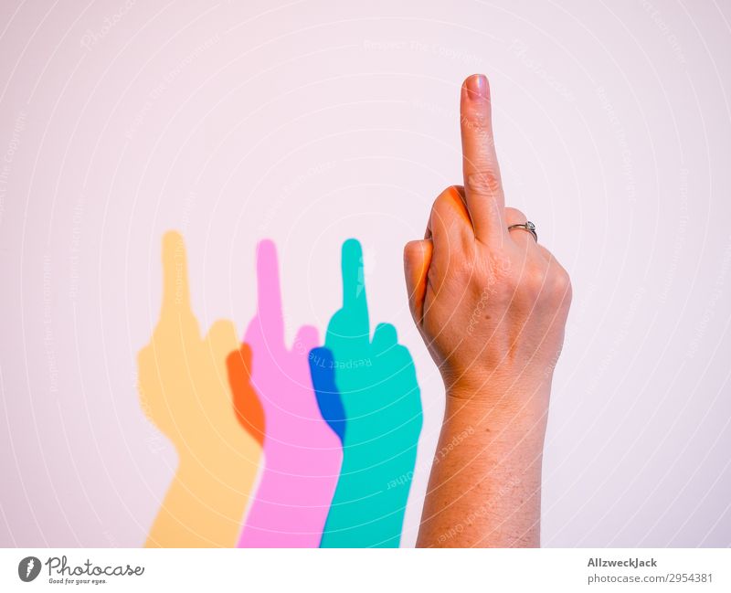 F*CK YOU - bunter Stinkefinger Hand gestikulieren Fuck you Fuck off Mittelfinger mehrfarbig gelb magenta zyan Statement Antwort LGBT Homosexualität transsexuell