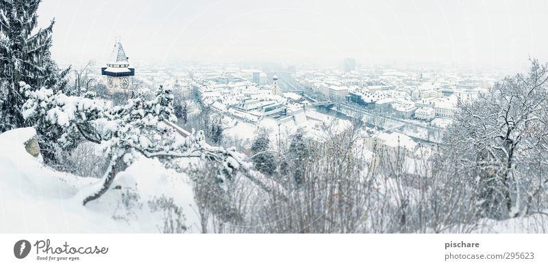 no comment... Winter Klima Klimawandel schlechtes Wetter Schnee Schneefall Stadt Altstadt Sehenswürdigkeit Wahrzeichen kalt blau Frühlingsgefühle Umwelt Graz