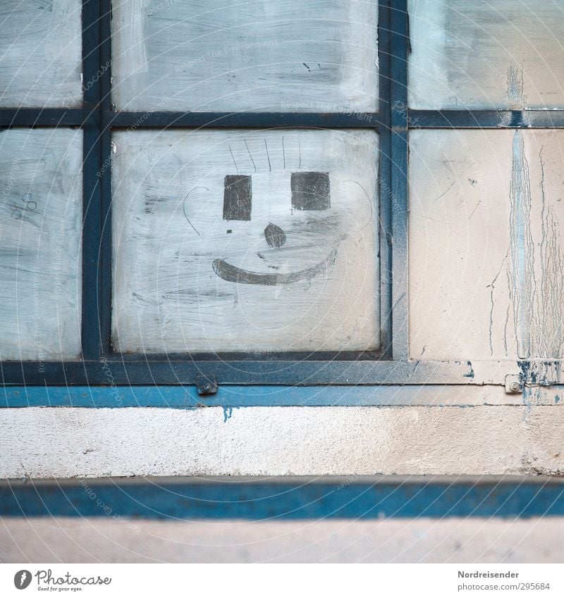 Grinsemann Lifestyle Handwerker Anstreicher Mauer Wand Fassade Fenster Glas Metall Zeichen Graffiti Coolness dreckig Freundlichkeit Glück blau weiß Farbe