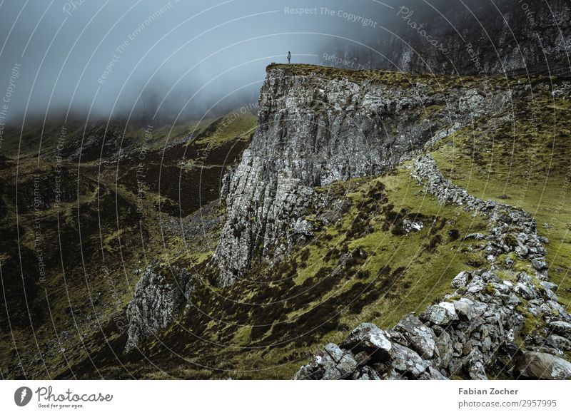 Quiraing in Schottland Freizeit & Hobby Ferien & Urlaub & Reisen Abenteuer Camping Berge u. Gebirge wandern feminin Natur Landschaft Erde Wolken Frühling Nebel