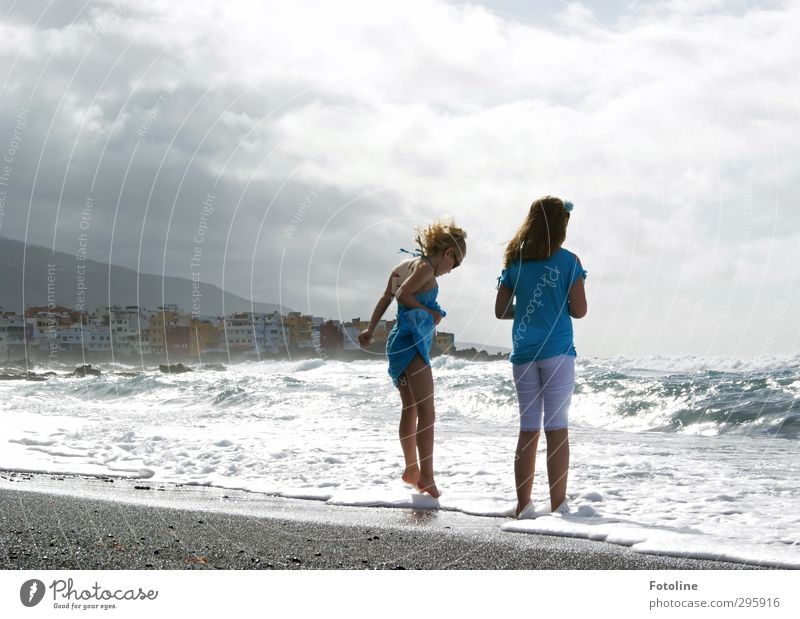 Meine Felsen in der Brandung! Mensch feminin Kind Mädchen Geschwister Schwester Kindheit Leben Haare & Frisuren Rücken Arme Beine Fuß 2 Urelemente Wasser Himmel