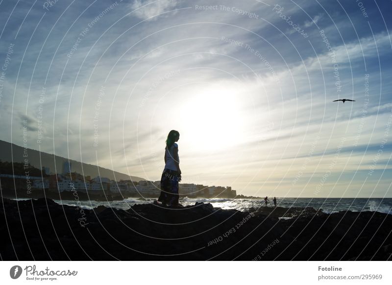 Jugendfoto | Ferien am Meer Mensch Mädchen 1 8-13 Jahre Kind Kindheit Umwelt Natur Urelemente Wasser Himmel Wolken Horizont Sommer Wellen Küste Strand Insel