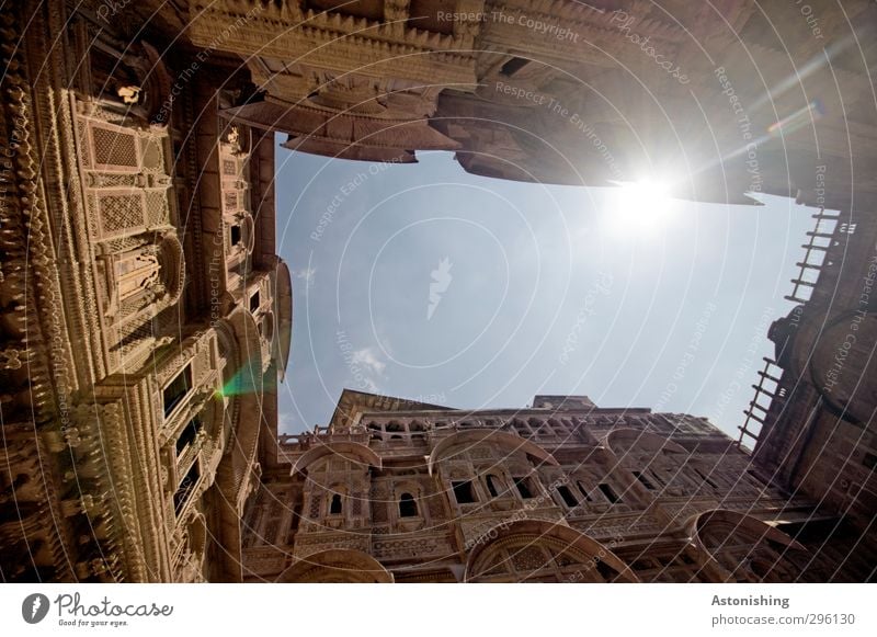 Hof 3 Himmel Wolken Sonne Sonnenlicht Wetter Schönes Wetter Wärme Jodphur Rajasthan Indien Asien Stadt Menschenleer Haus Palast Burg oder Schloss Platz Bauwerk