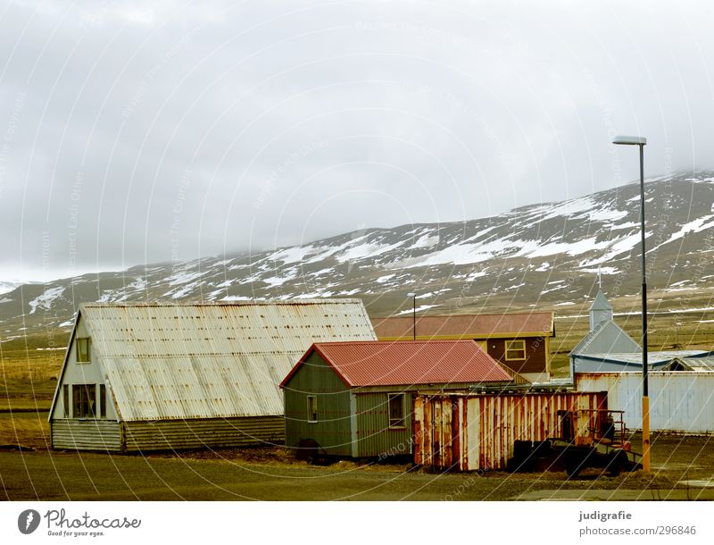 Island Umwelt Natur Landschaft Himmel Wolken Klima Berge u. Gebirge Schneebedeckte Gipfel Dorf Haus Hütte Kirche Gebäude Dach dunkel einfach Stimmung