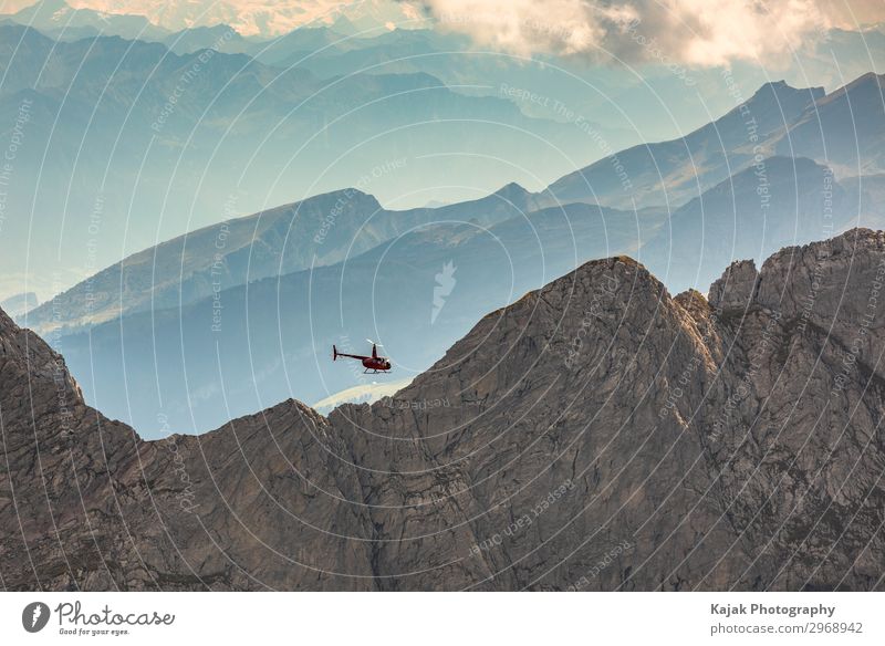 Unterwegs mit dem Hubschrauber in den Schweizer Alpen Umwelt Natur Landschaft Himmel Wolken Sonnenlicht Sommer Schönes Wetter Felsen Berge u. Gebirge