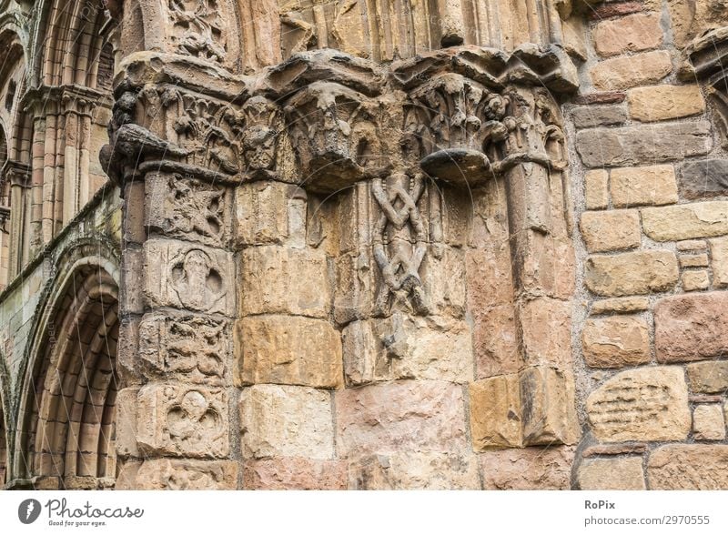Architektonisches Detail von Jedburgh Abbey in den schottischen borders. Kreuzgang Kloster Architektur Kultur Kirche Klosterkirche Gebäude Glaube sakral