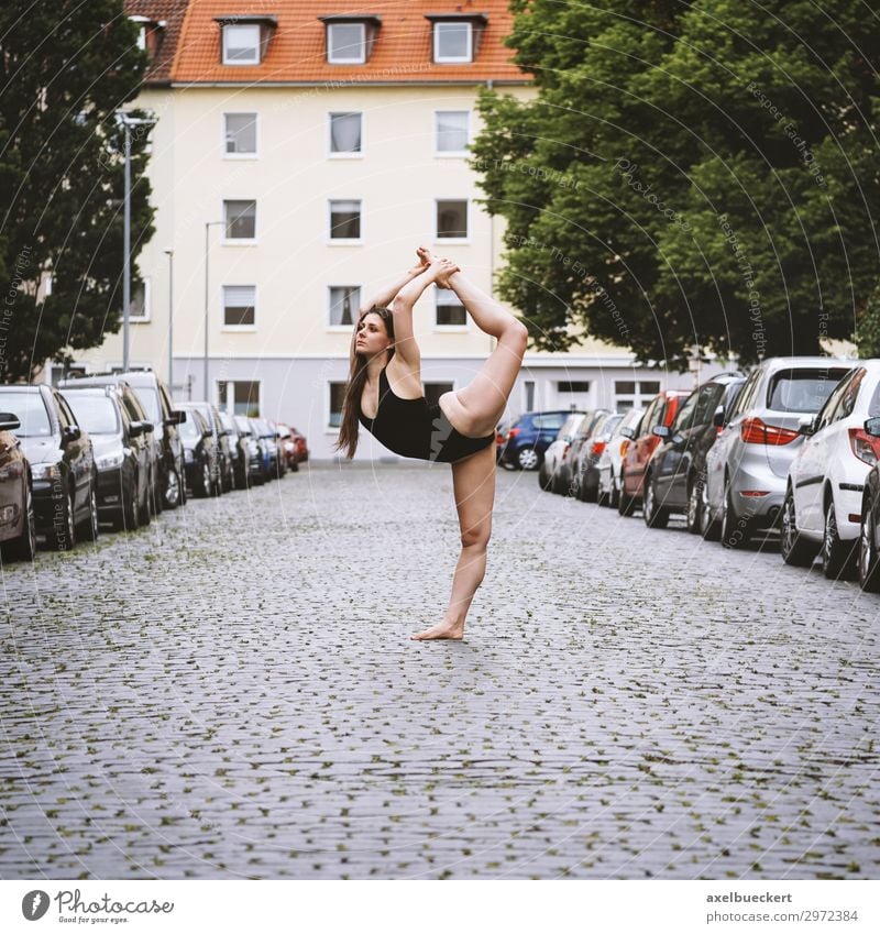 Straßen - Ballerina Lifestyle Leben Freizeit & Hobby Sport Fitness Sport-Training Sportler Yoga Tanzen Mensch feminin Junge Frau Jugendliche Erwachsene 1